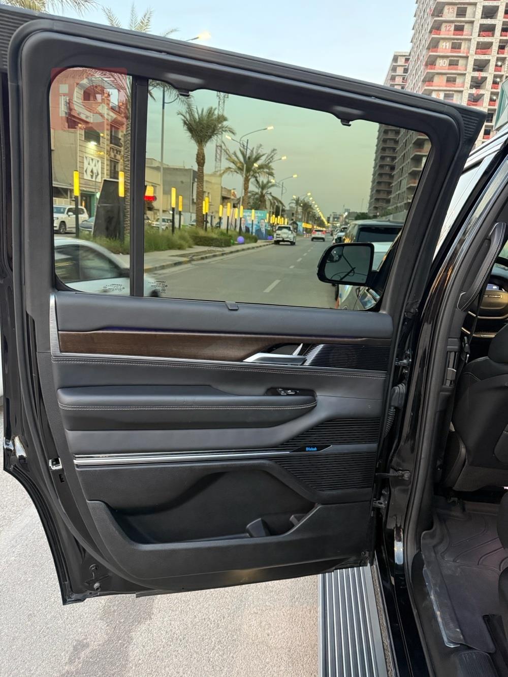 جیپ گراند واگۆنیەر